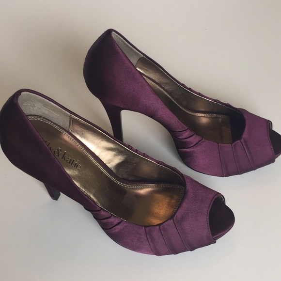 Kelly & Katie Satin Heels - Picture 4 of 7